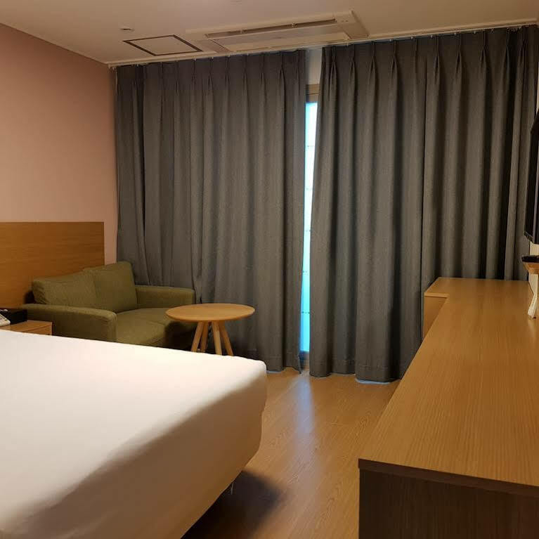 Sims Hotel เมืองเชจู ภายนอก รูปภาพ